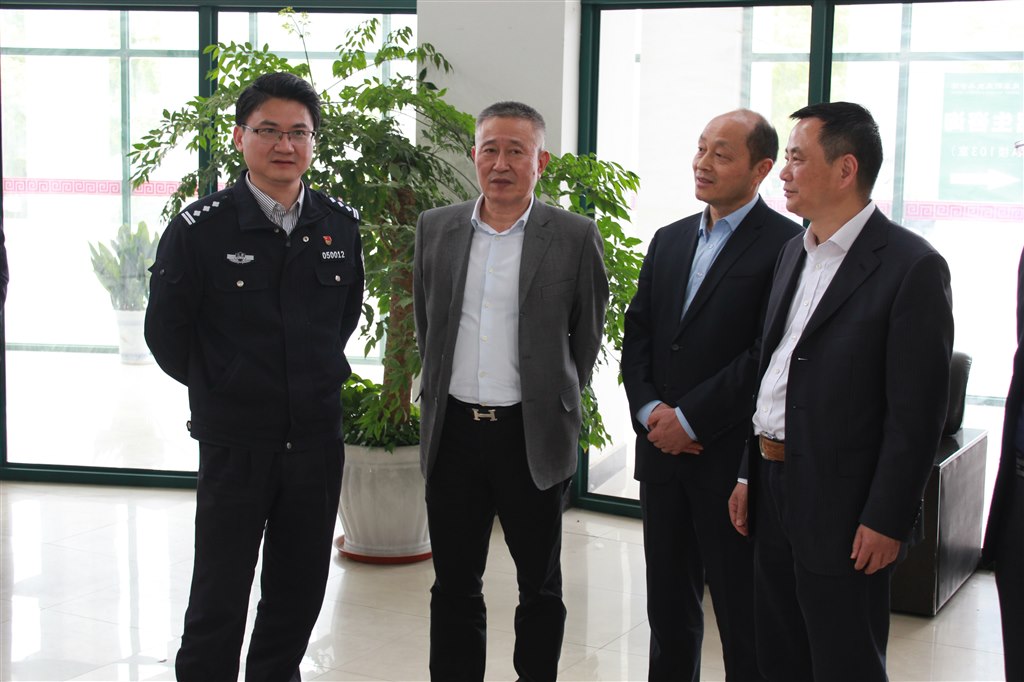 1常州市公安局黨委委員、政治部主任汪勤永親臨現(xiàn)場指導工作.JPG